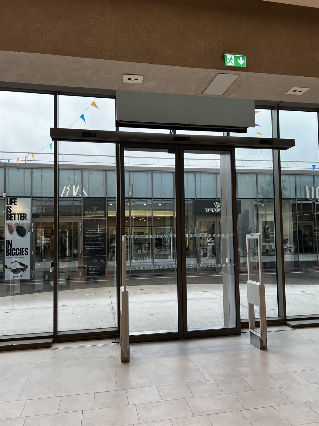 Porte coulissante automatique magasin Steel